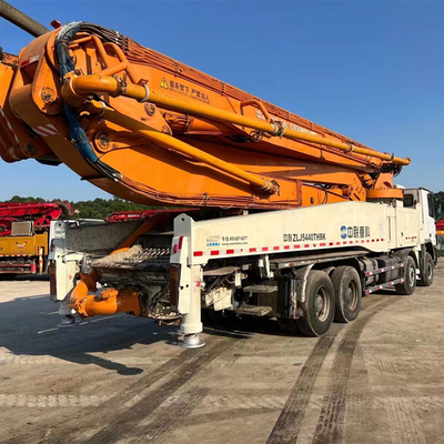 شاحنة مضخة الخرسانة بالديزل 300 KW Putzmeister M56 5 لبناء الخرسانة الكبيرة
