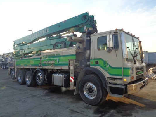 تستخدم مضخة الخرسانة Zoomlion Diesel Truck مع Max. قطر الركام 24-36 ملم